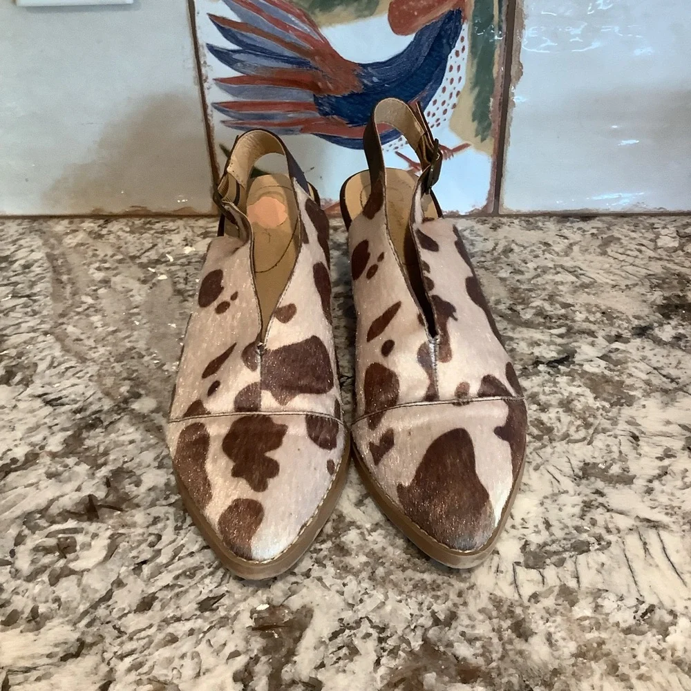 Stylish Brown and Cream Women's Slingback Shoes - Picture 2 of 5